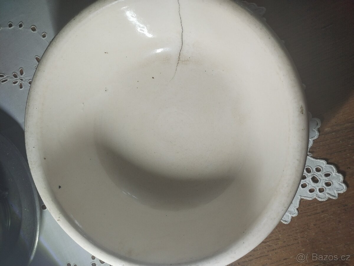 Dvě starožitné keramické mísy - 6