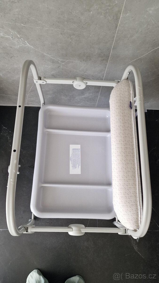 Přebalovací stolek s vaničkou Cuddle & Bubble - 6