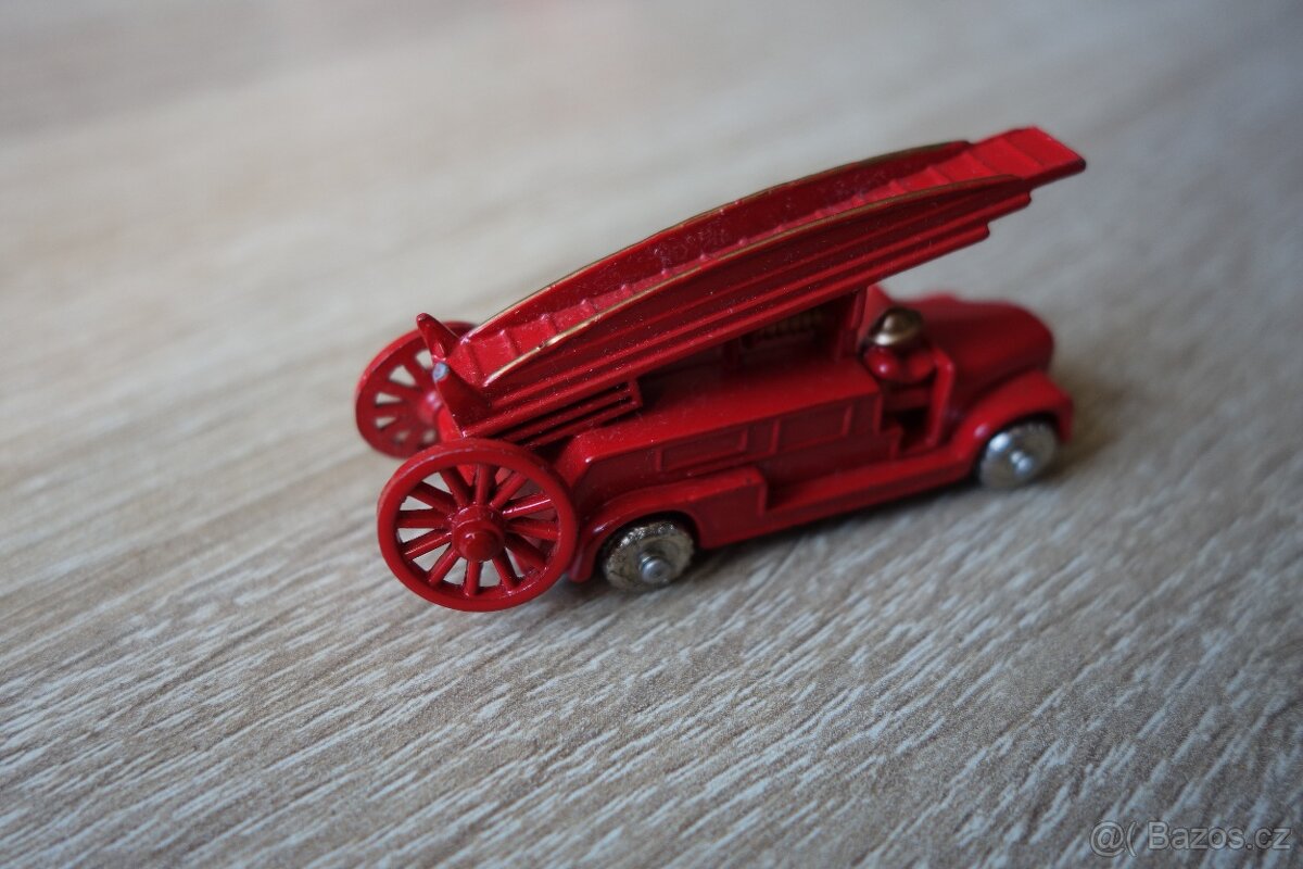Kovový model hasičů Matchbox No. 9 Dennis Fire Engine - 6