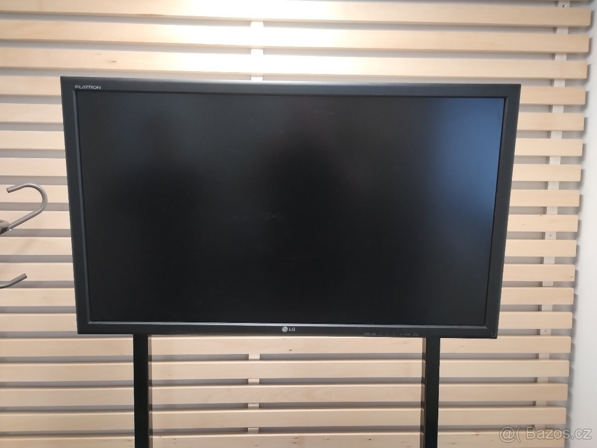 LG Flatron M4210C-BA + stojan na kolečkách - 6