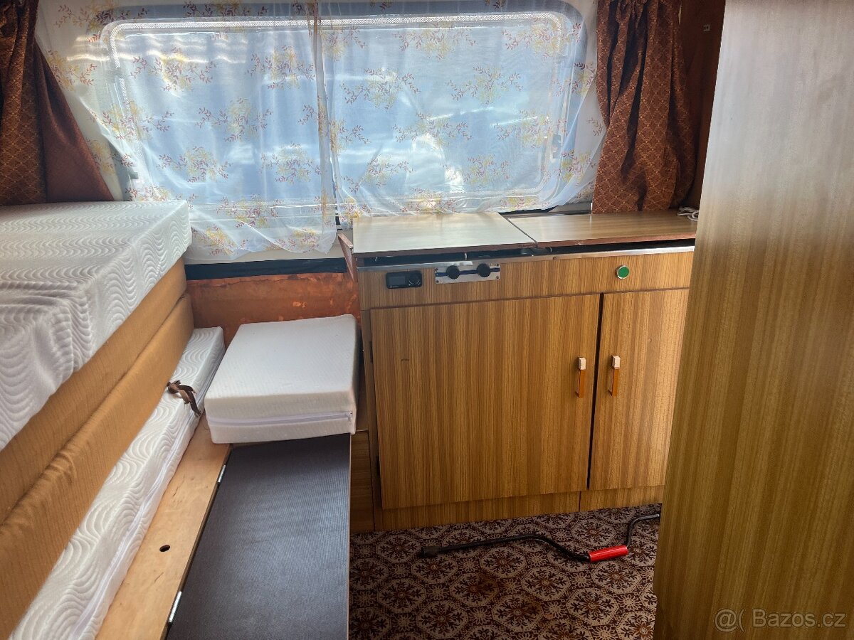 Polský karavan AN 126 - 6