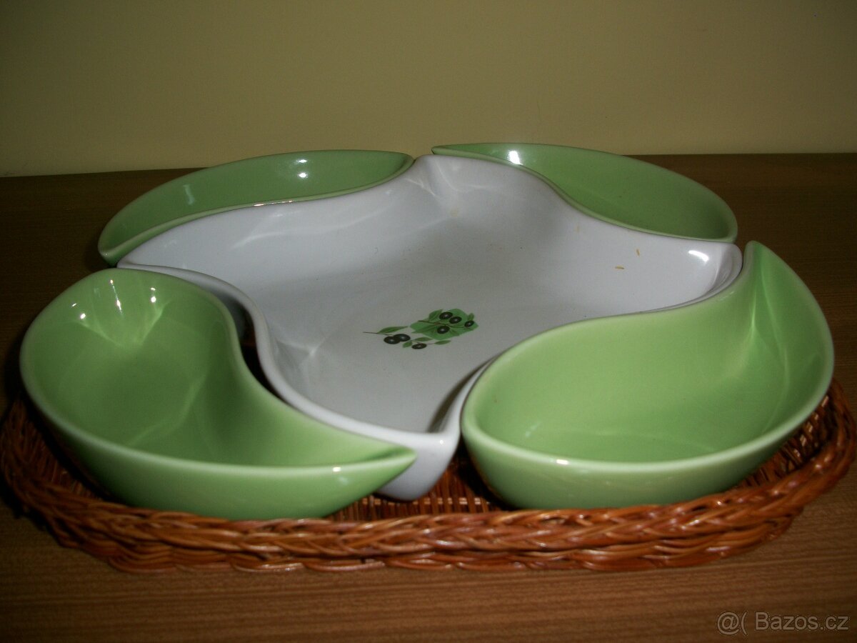 Vánoční nosič, tácy, zapékací a servírovací misky v košíku - 6