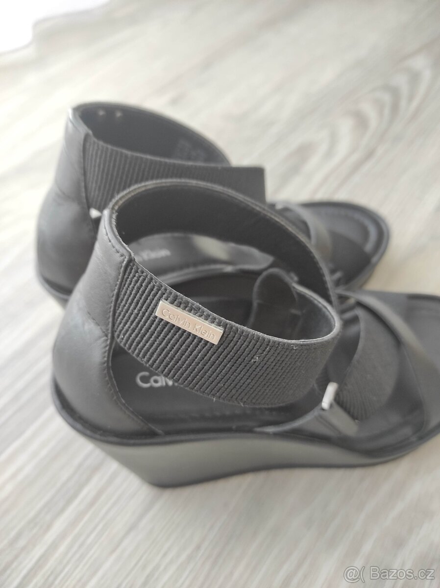 Calvin Klein sandály na klínu 38 - 6