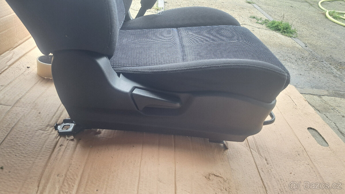 Přední sedačky ze Subaru Outback BP 2004 - 6