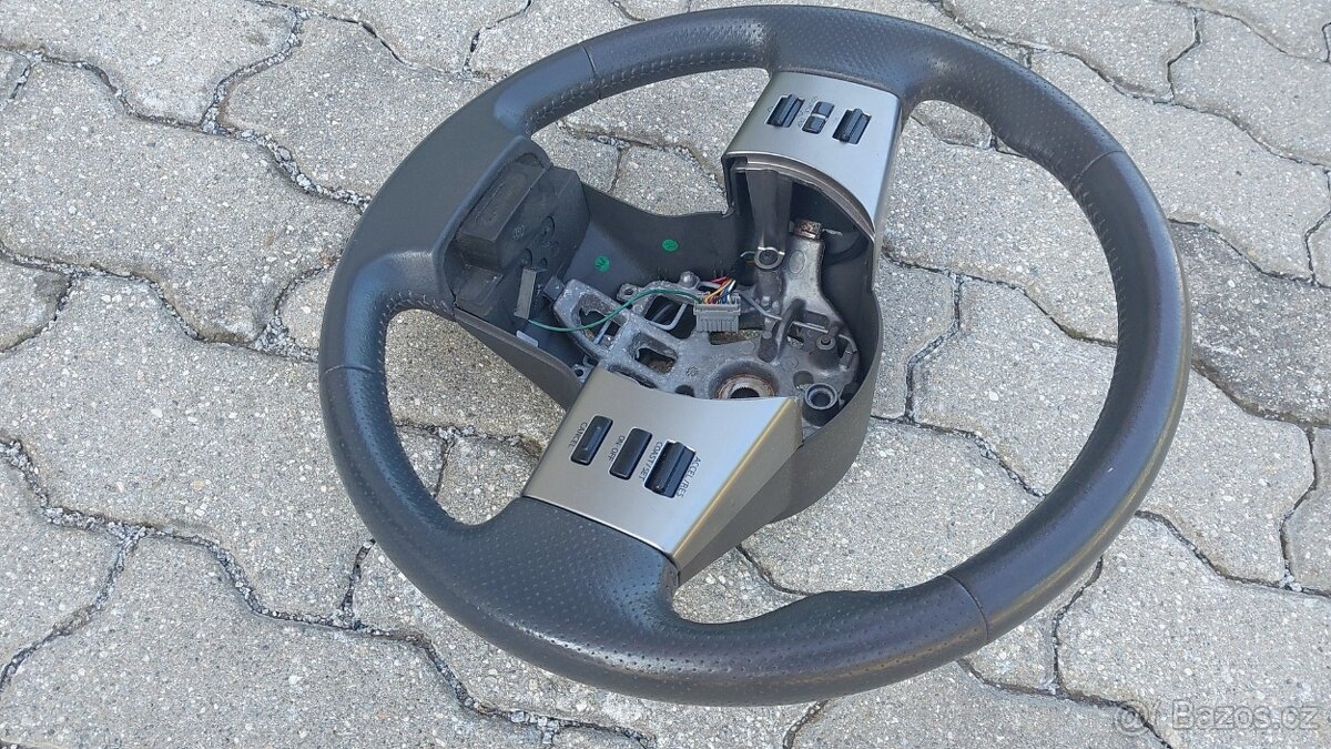 Nissan Pathfinder R51 – Volant - 6