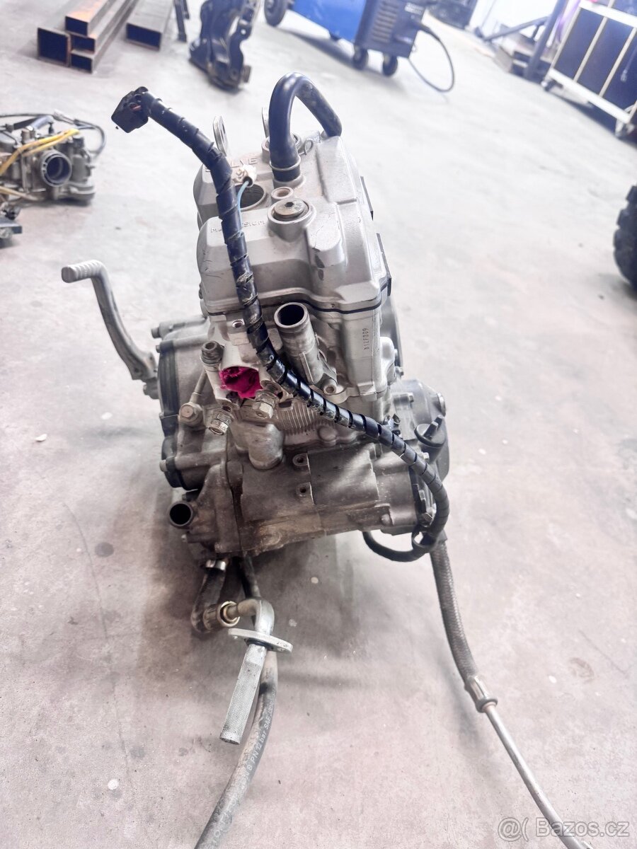 Motor Yamaha yzf 250 - 6