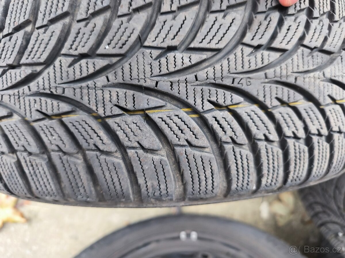 Prodám zimní gumy Nokian s plechovými disky - 6