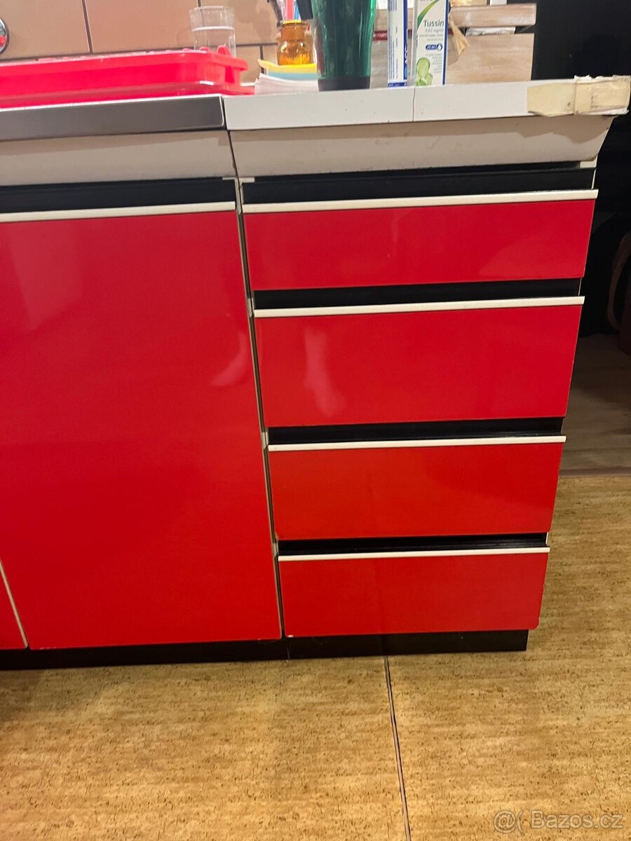 Kuchyňská linka červený lesk - 6