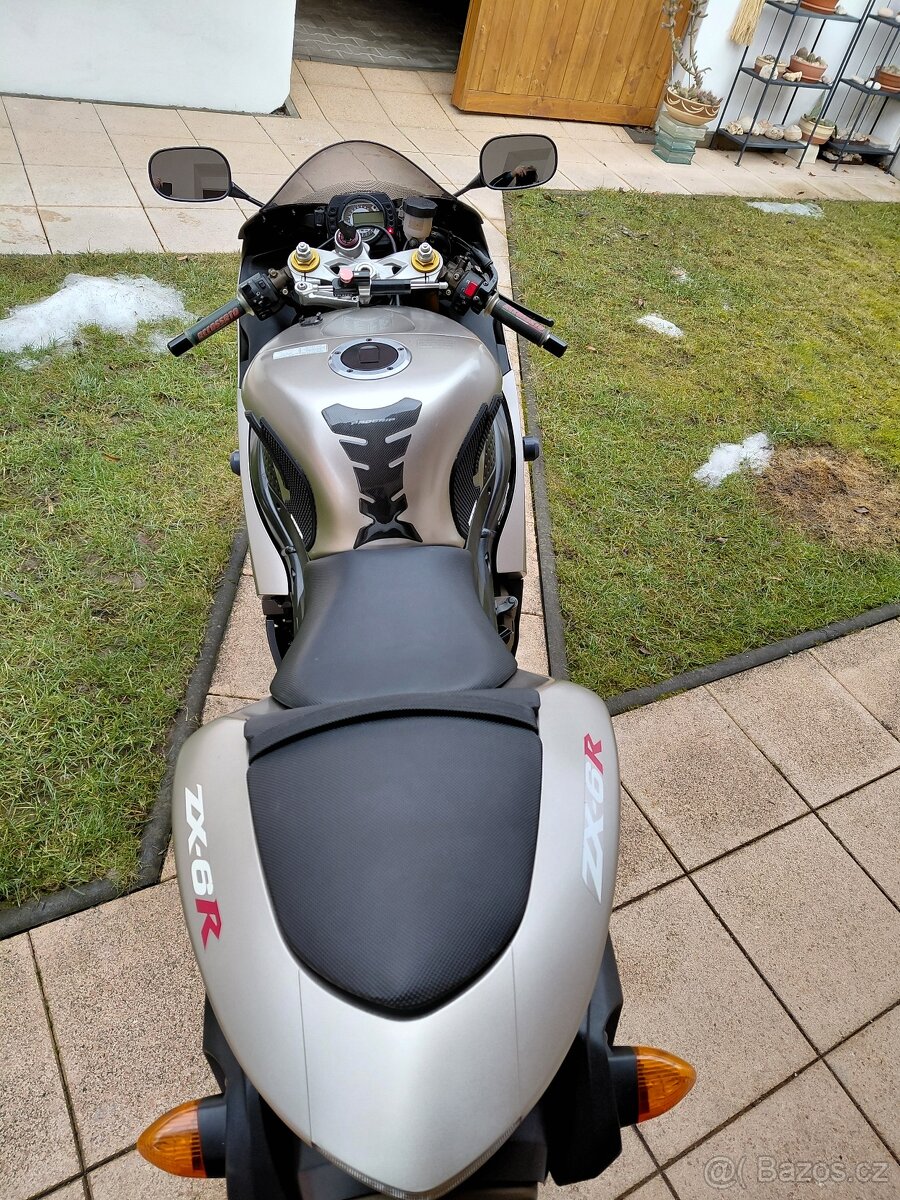 Kawasaki ZX6R - 6