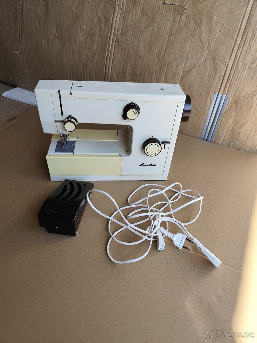ŠICÍ STROJ LADA - 6