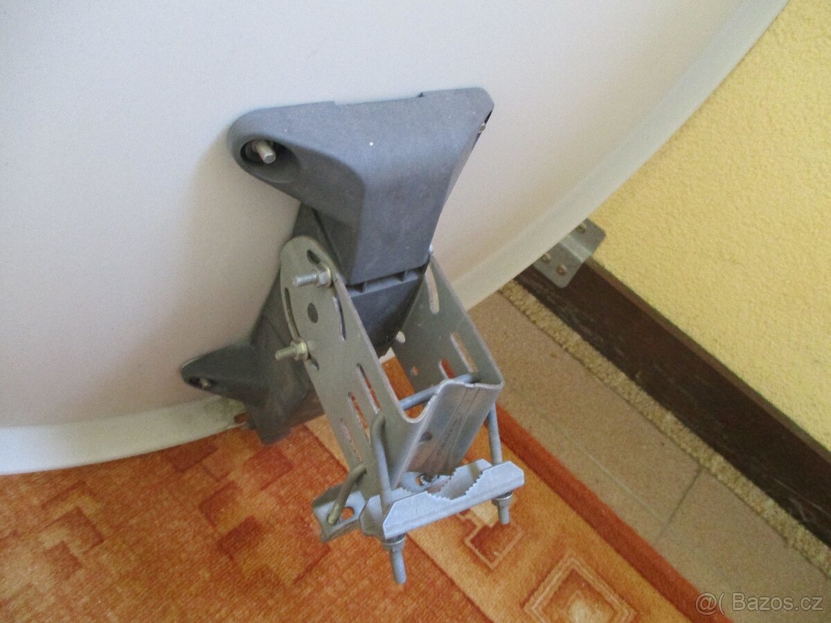 SATELITNÍ PŘIJÍMAČ + KONZOLE - 6