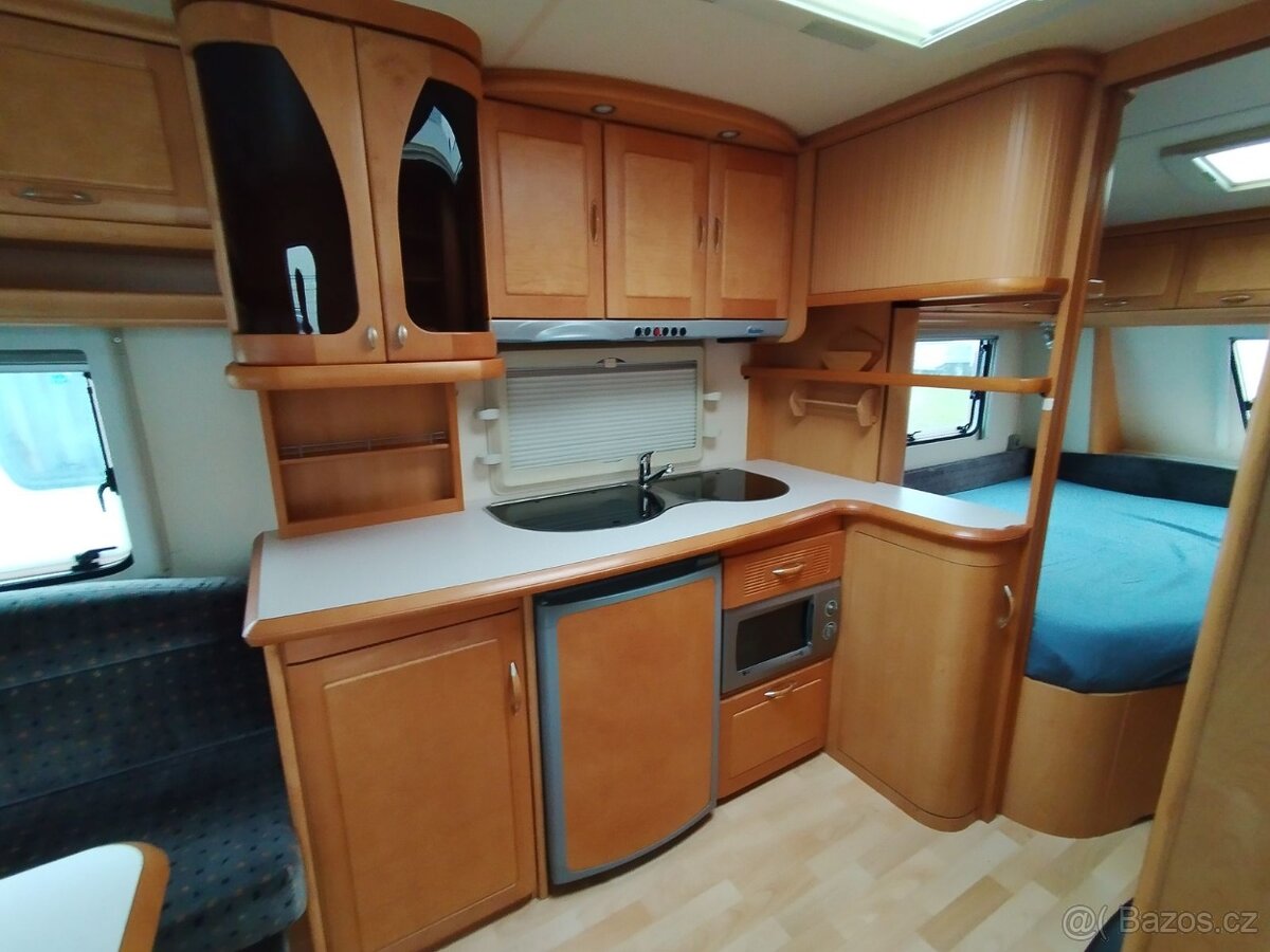 HOBBY 540UFe č.242. Pro 4. Fr. postel. Sprcha. Rok 2006 - 6