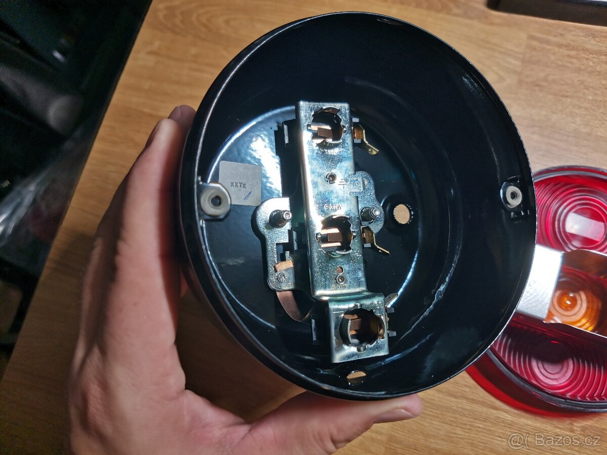 B16 Zetor Avia Liaz Tatra vlek zadní světlo PAL - 6