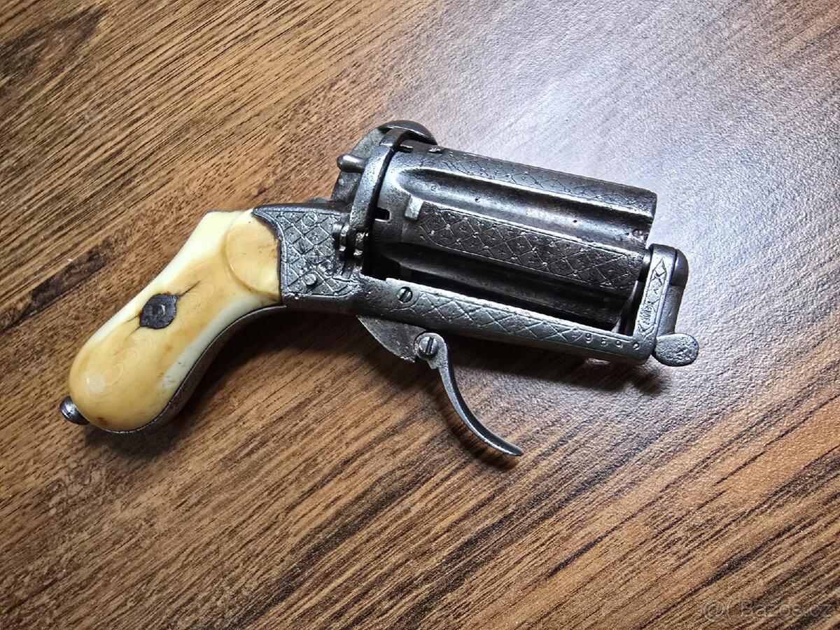 KRÁSNÁ HISTORICKÁ HONOSNÁ PISTOLE PEPŘENKA - 6