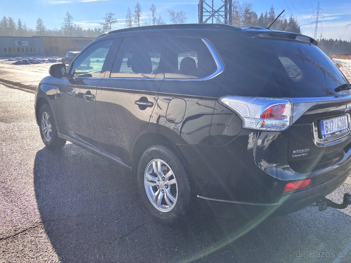 Mitsubishi Outlander 3 2.2 Di-D 4x4 tažné - 6