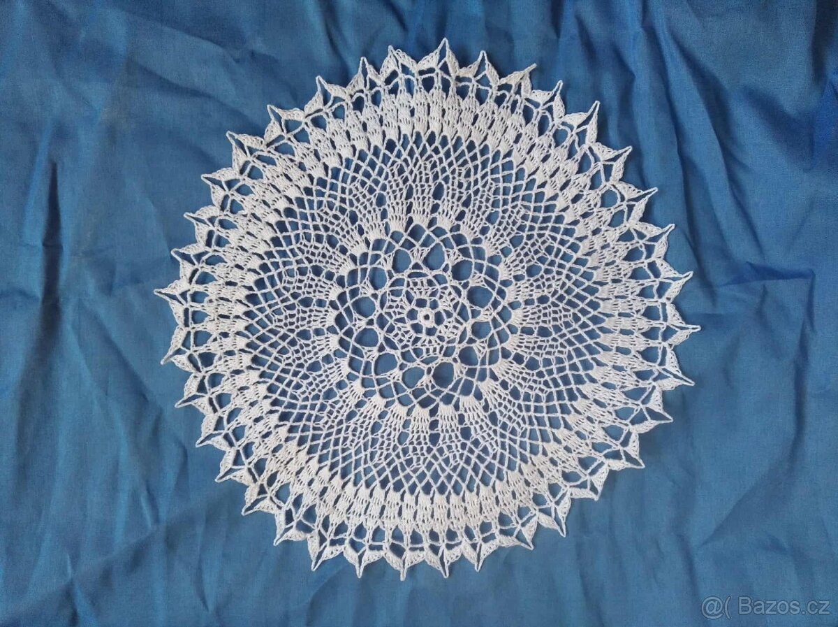 Ručně háčkované bavlněné naškrobené dečky 35 - 38 cm - 6