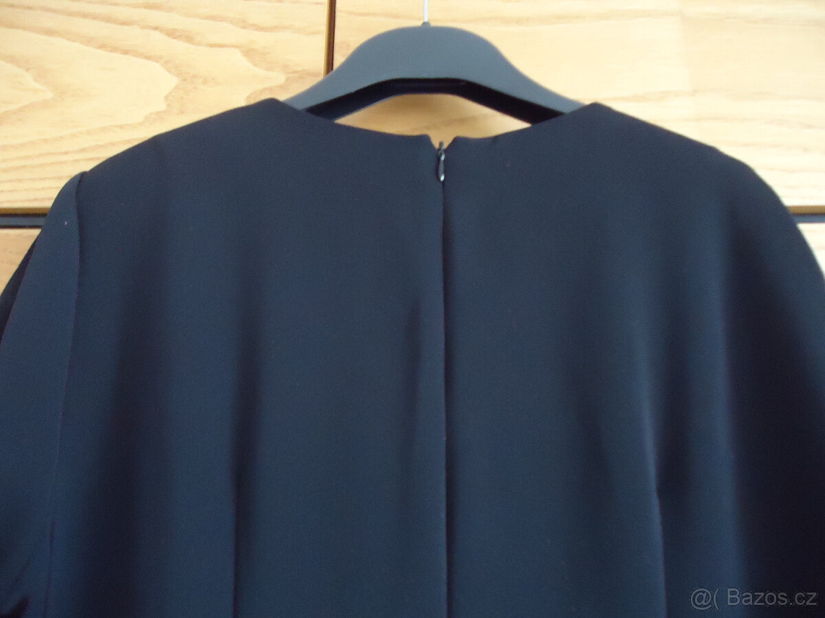 Pouzdrové dámské šaty - 6