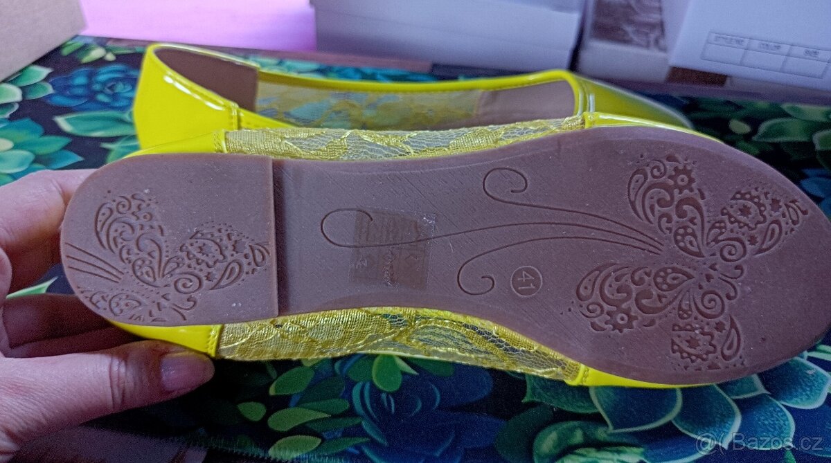 Lakované žluté balerínky - 6