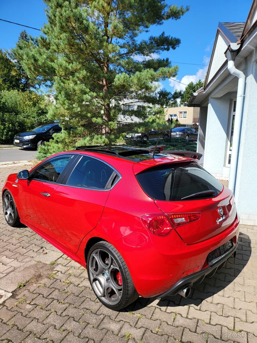 Alfa Romeo Giulietta Quadrifoglio Verde - 6