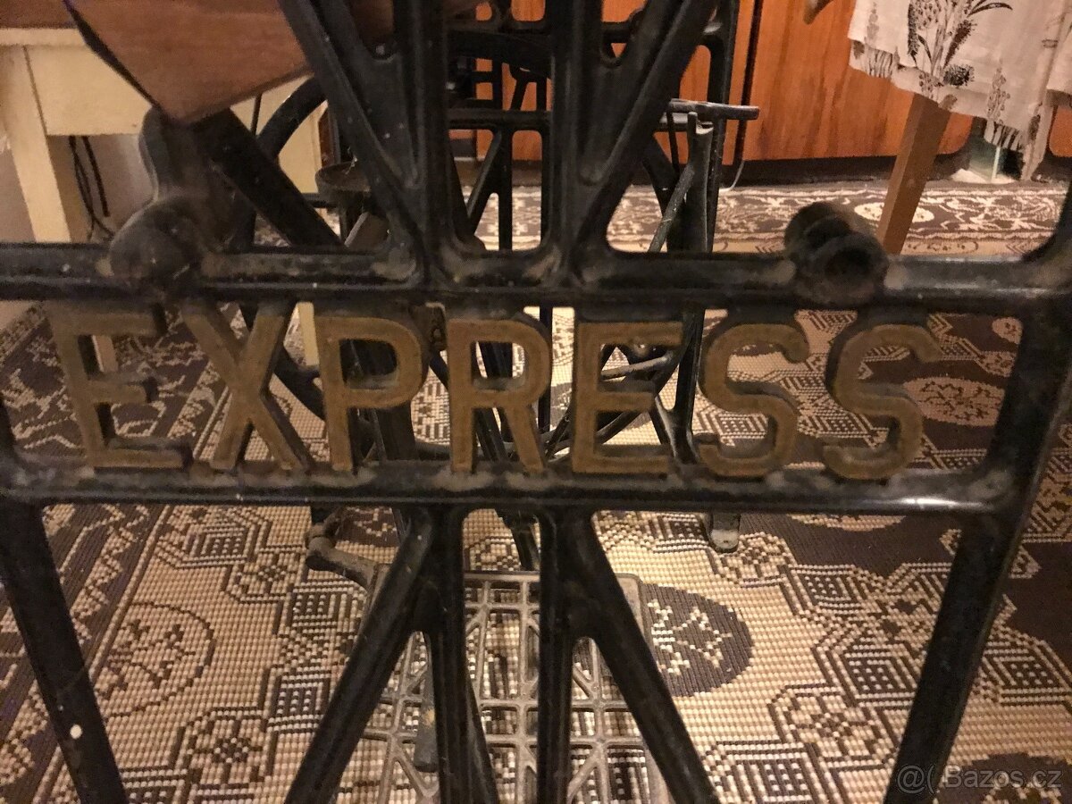 Retro šicí stroj - 6