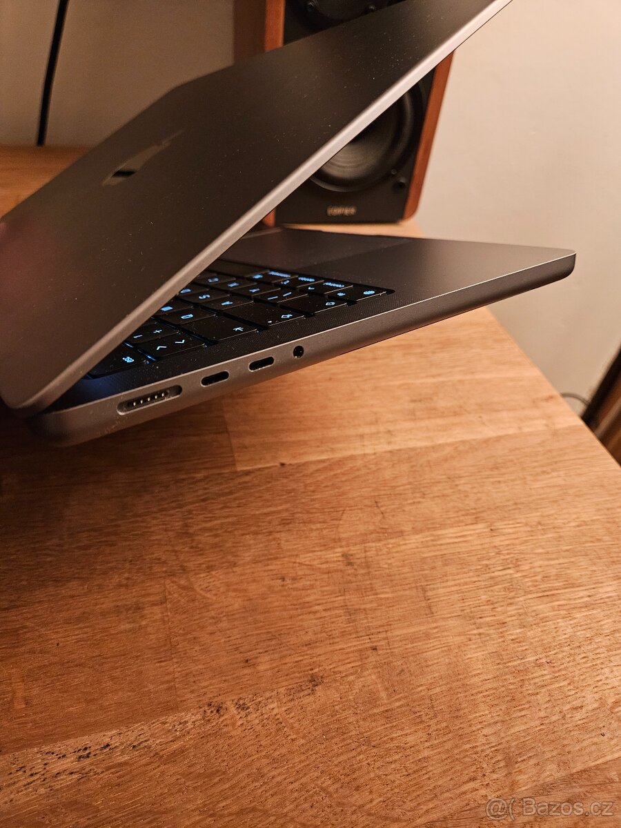 MacBook Pro M2 Pro 14” 2023 16/512GB - Nová Baterie a příslu - 6