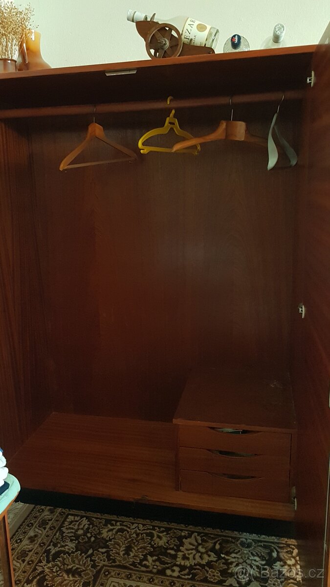 Šatní skříň, krásná, jako nová - 6