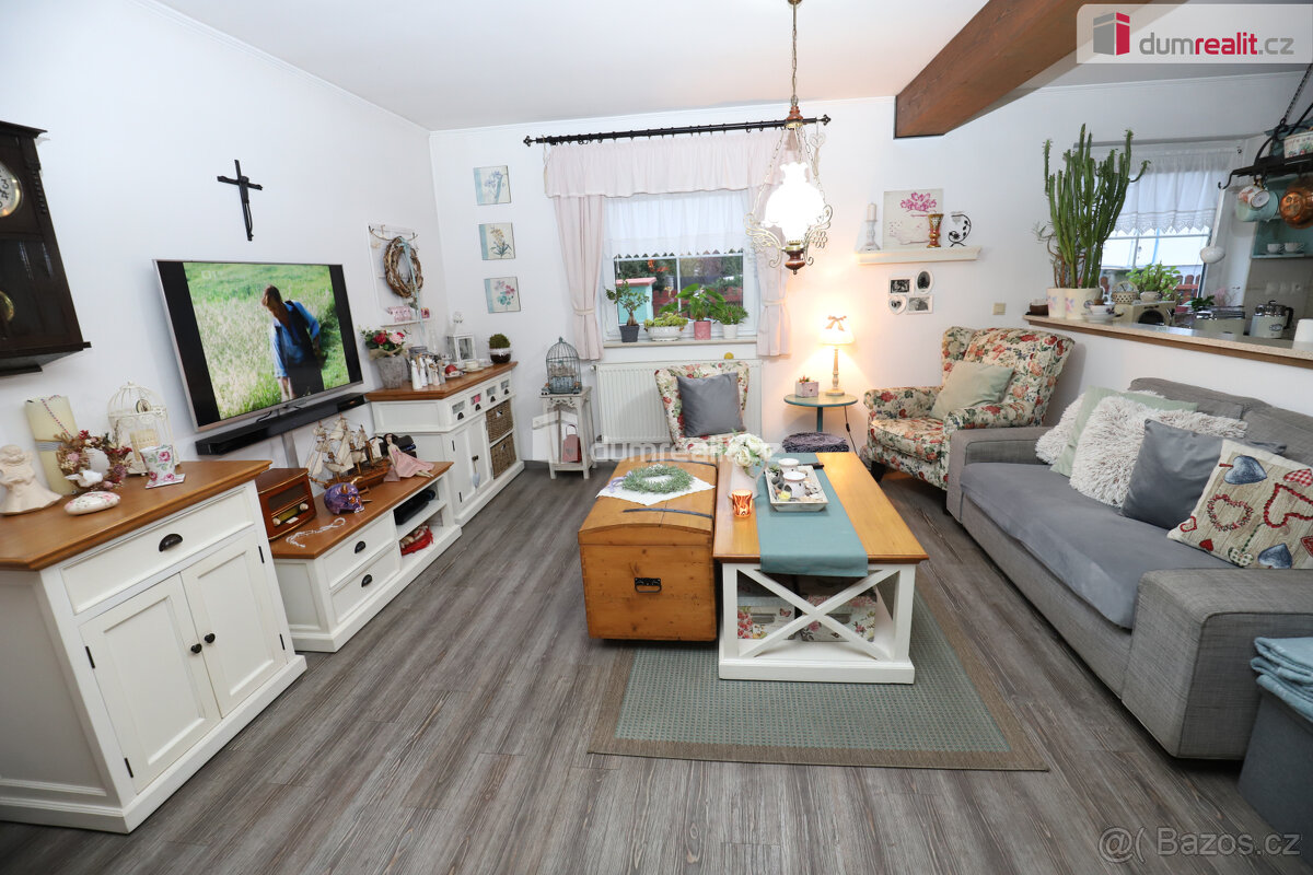 Krásný rodinný dům 5+kk ve vilové zástavbě se zahradou, park - 6