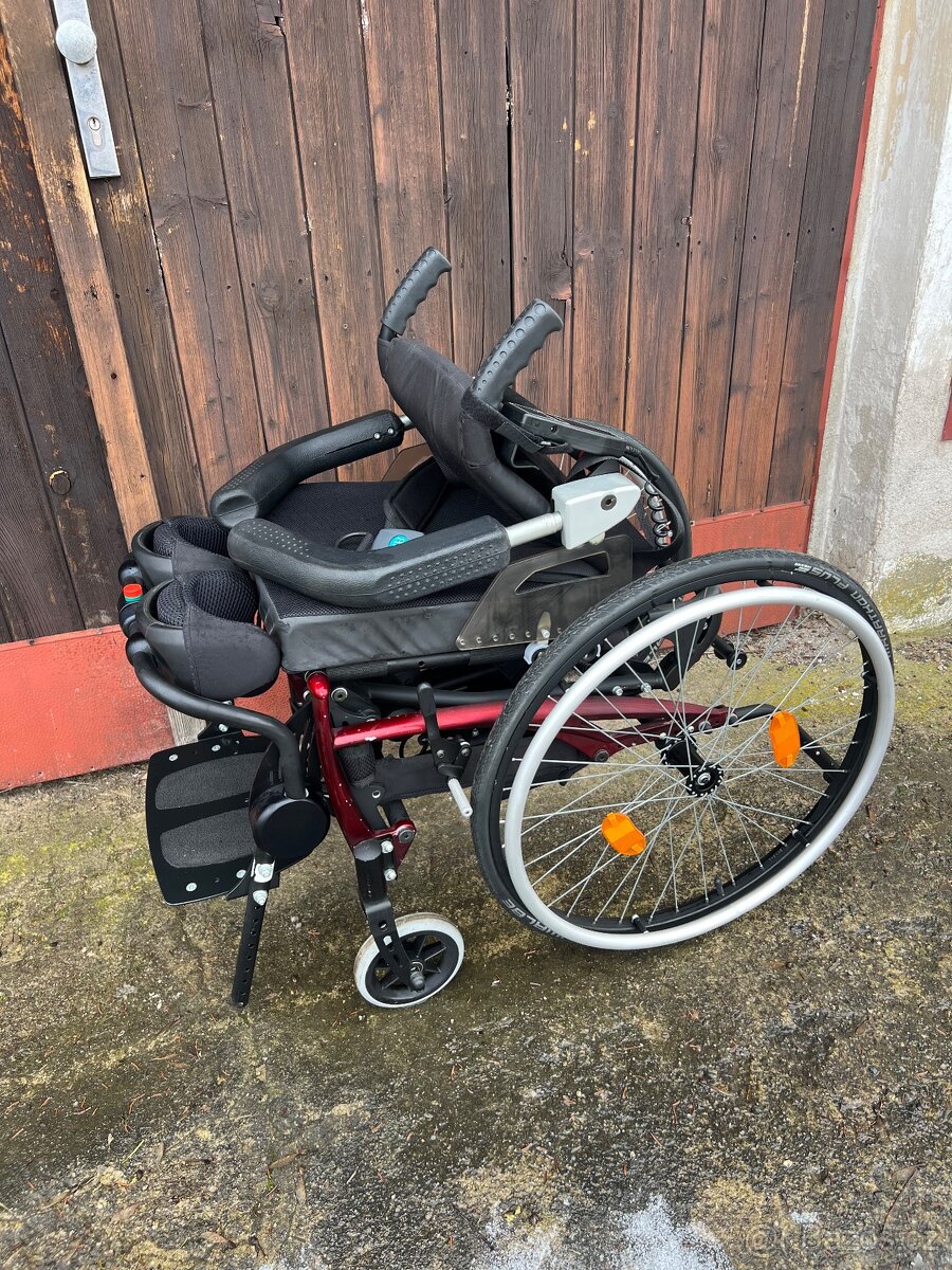 invalidní vozík stavěcí elektricky - 6