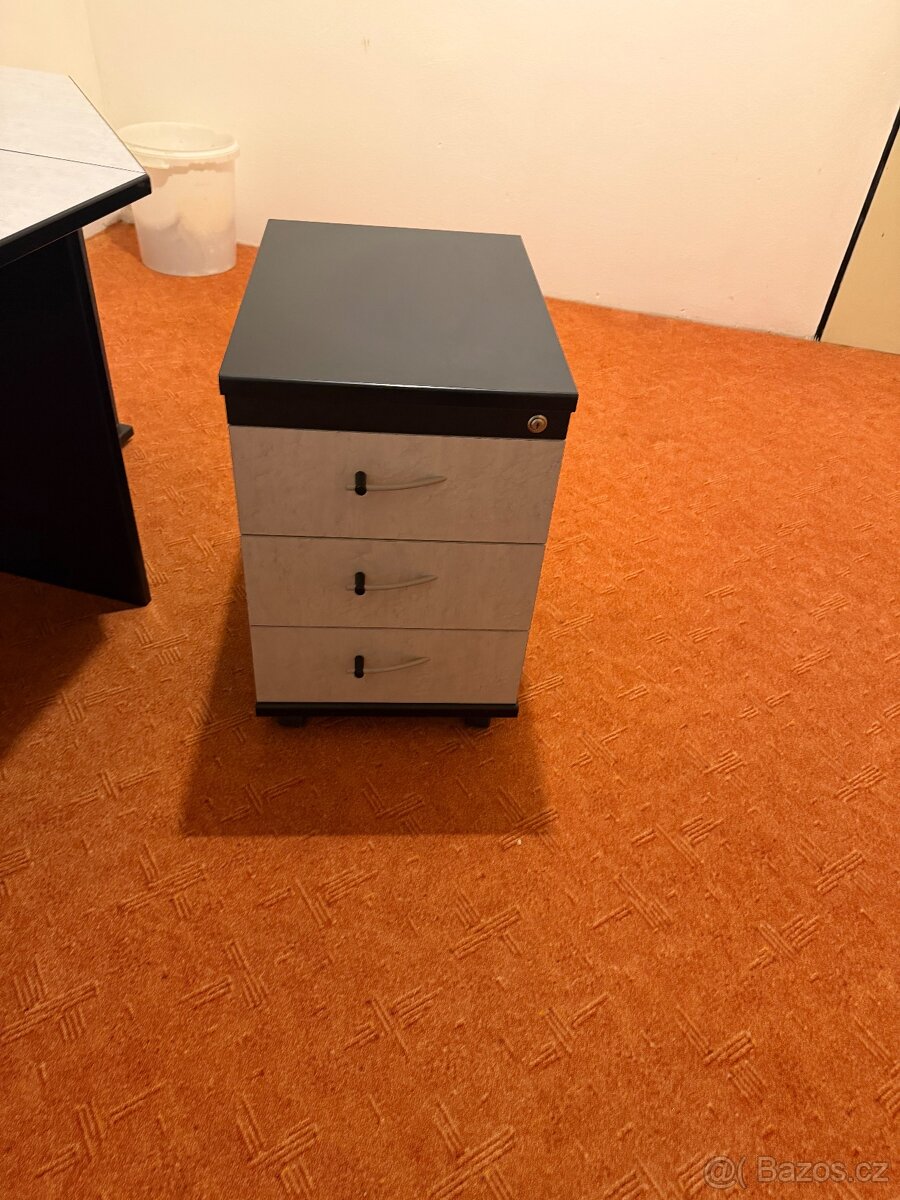 Kancelářský stůl - 6