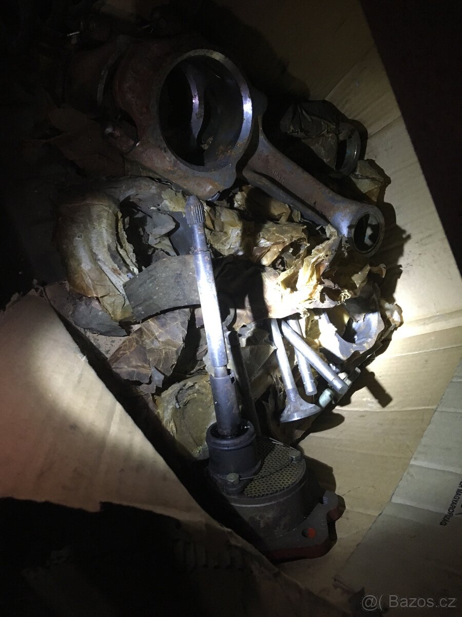 DT 75 pásový traktor buldozer - 6