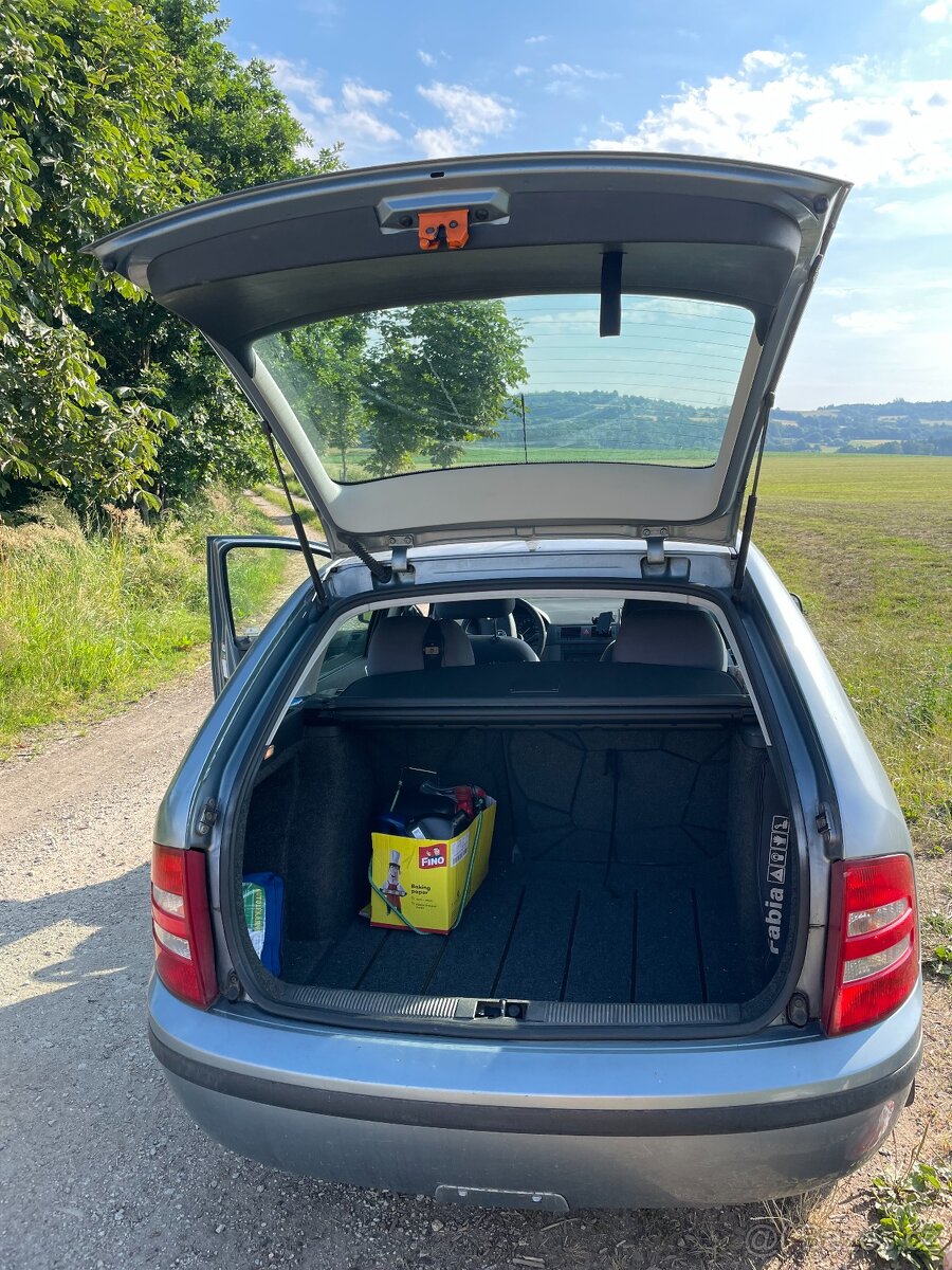 Prodám Škoda Fabia Combi 1,2 HTP/47 kW., r.v. 2004; 2.sada k - 6