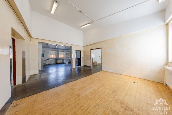 Pronájem výrobně-skladového areálu 400 m² se zázemím v Částk - 6