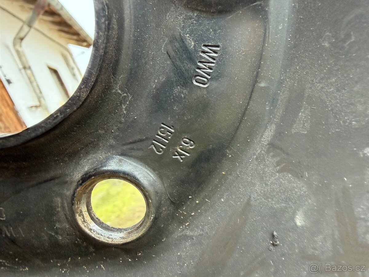 Prodám plechové disky 5x112 se zimní pneu 195 65 r15 - 6