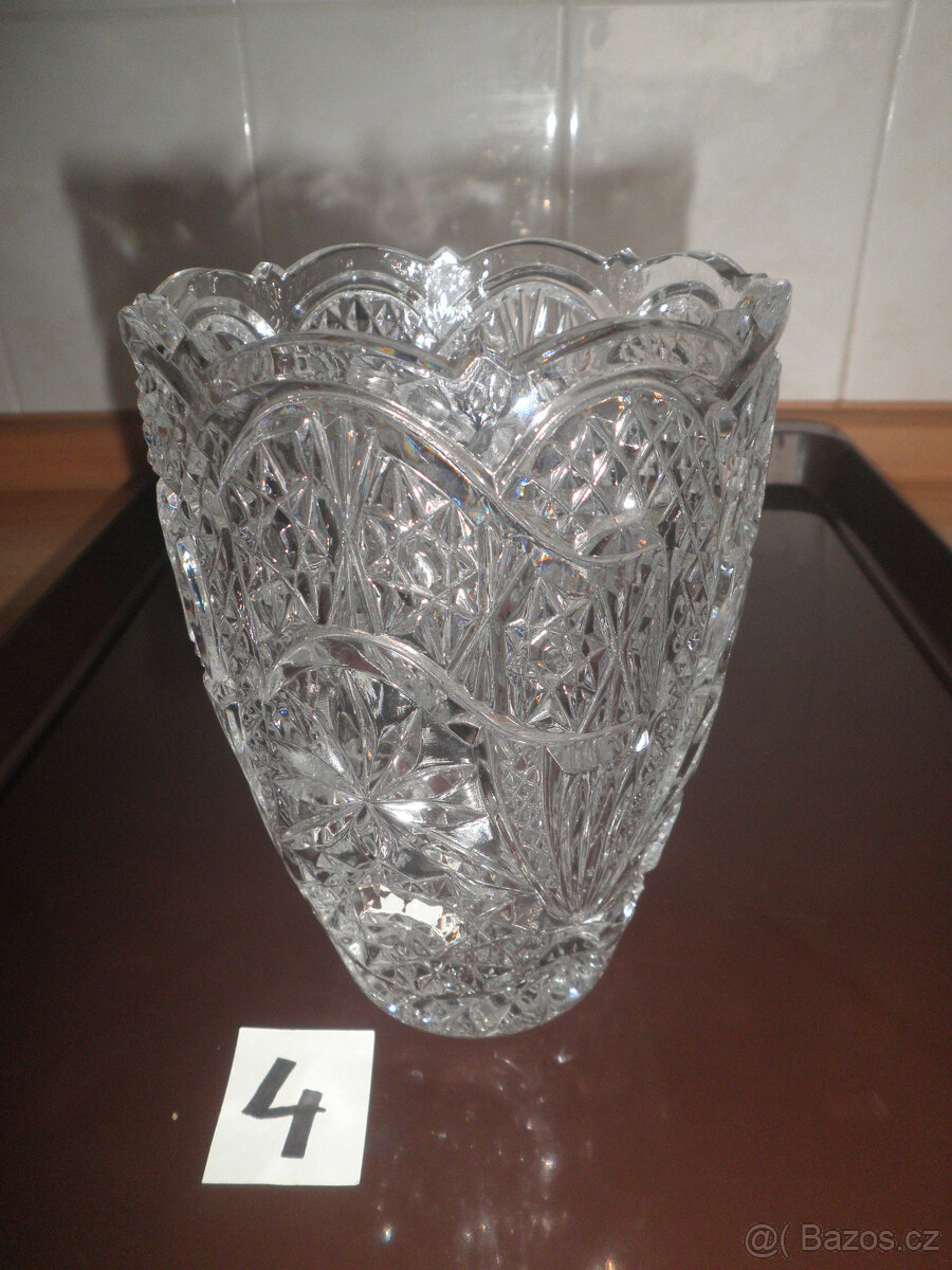 Vázy skleněné,broušené + popelník a sklenice - 6