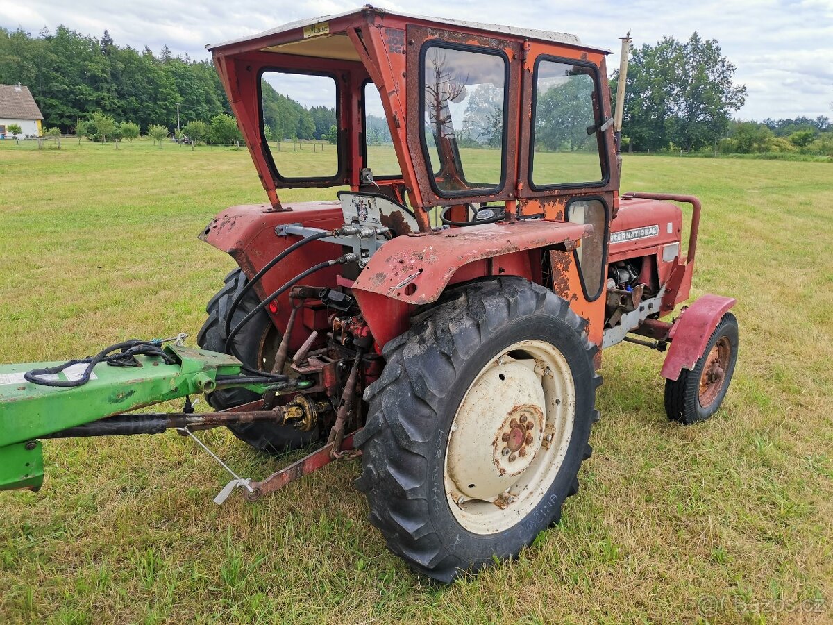 Traktor IHC 444 - 6