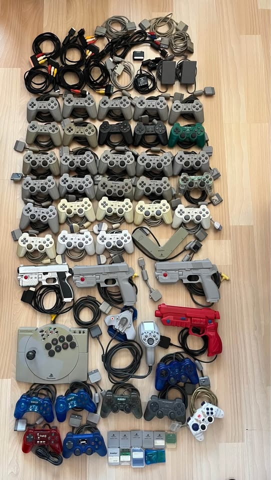 21x Sony PlayStation PS1 / PSone + hromada příslušenství - 6