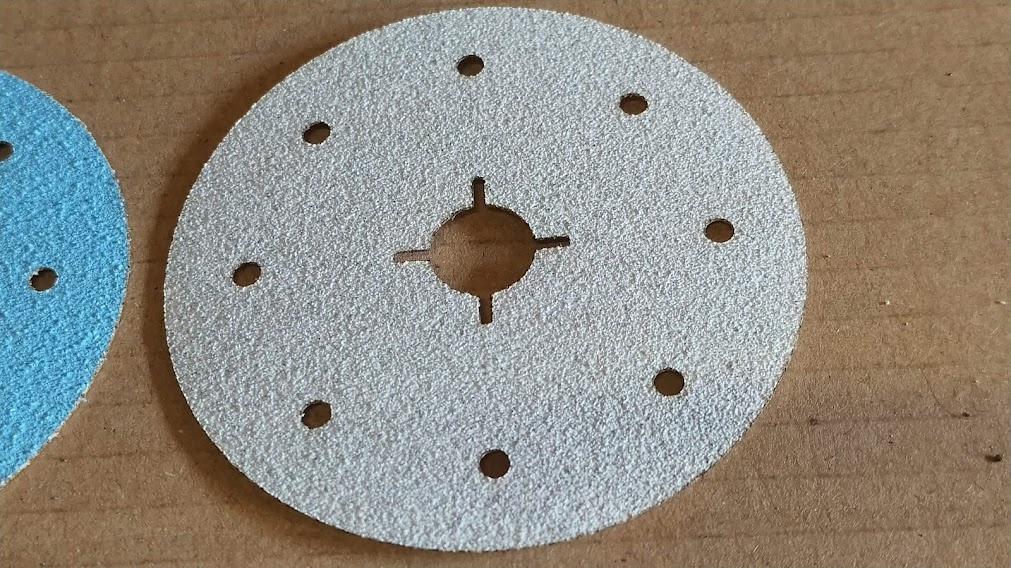 Výřezy z brusného plátna / smirku dle zadání - 6