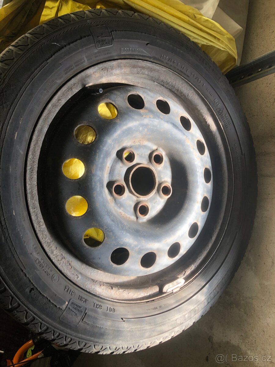 Prodám 4 zimní pneumatiky 195/60R16C na plechových discích - 6