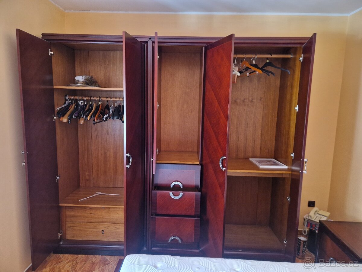 Ložnice skříně stolky - 6