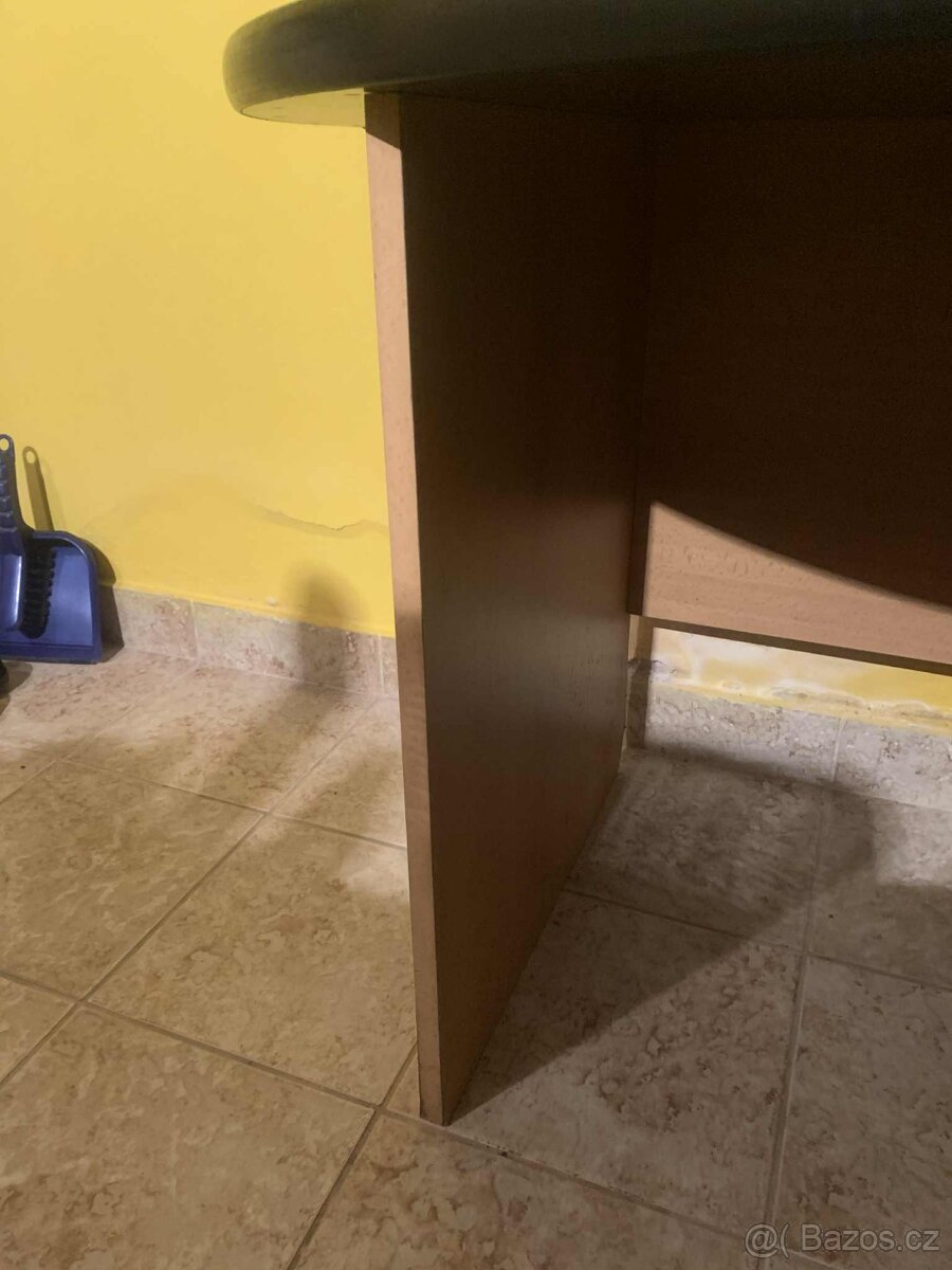 Půlkruhový psací / konferenční stůl – Olomouc - 6
