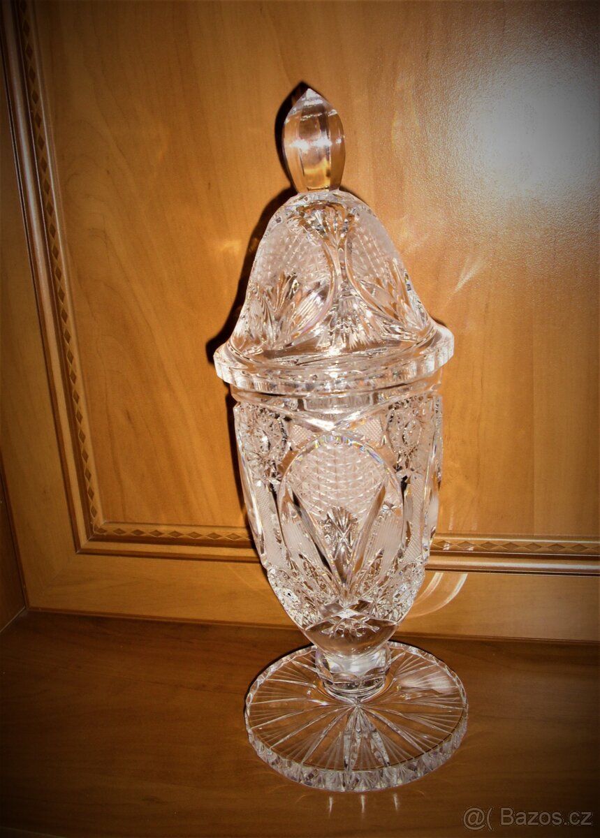 Broušený pohár s poklopem - 6