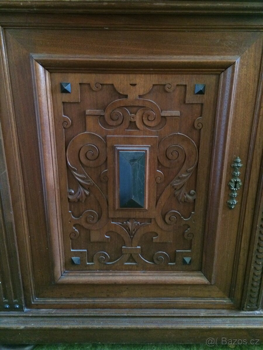 Starý zdobený příborník z masivu - 6