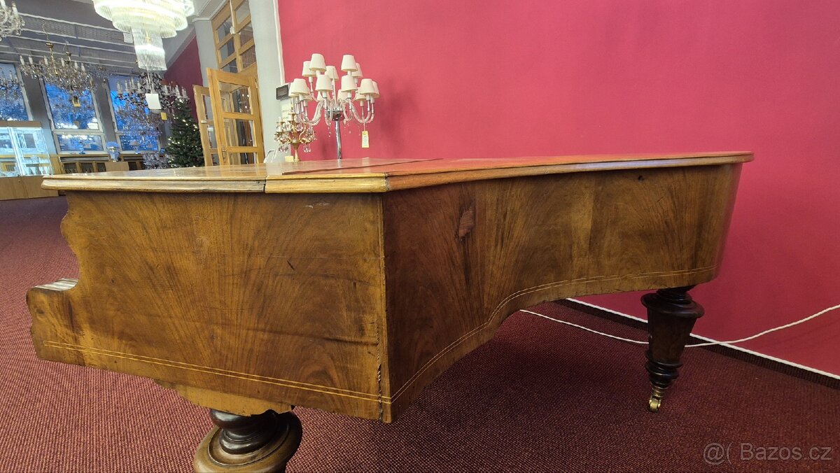 Prodám klavír nehraje a slouzi jako dekorace - 6