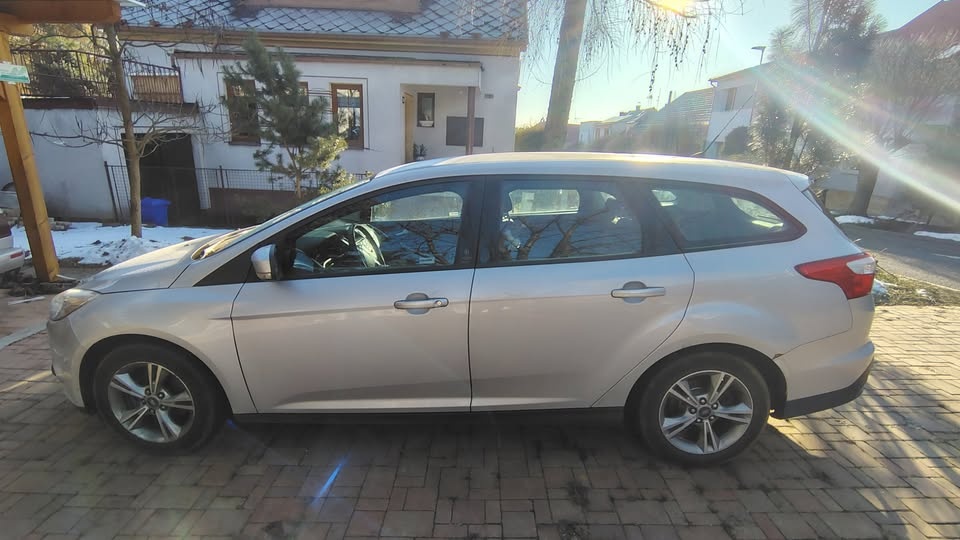 Ford Focus 1.6 TDCi, kombi, 85kW, 2013 - 6
