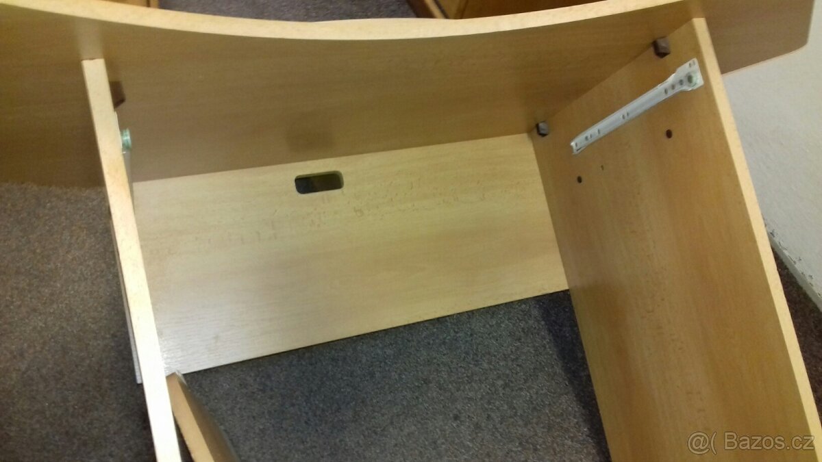 Počítačový stůl - 6