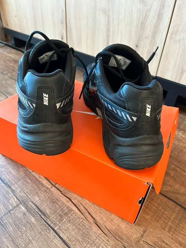 Pánské tenisky značky Nike Initiator - 6