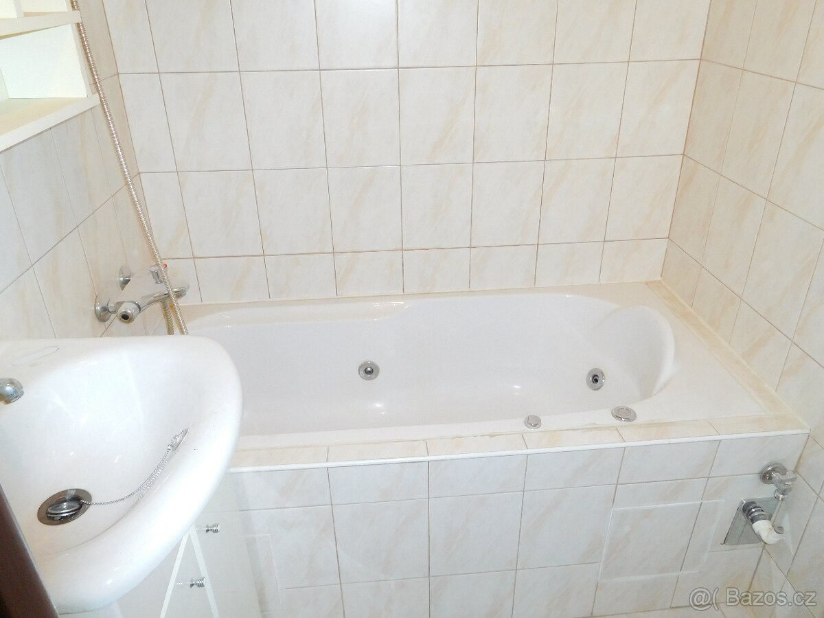 Byt 3+1 83m2 s balkónem Frýdlant nad Ostravicí,ul.Hlavní - 6