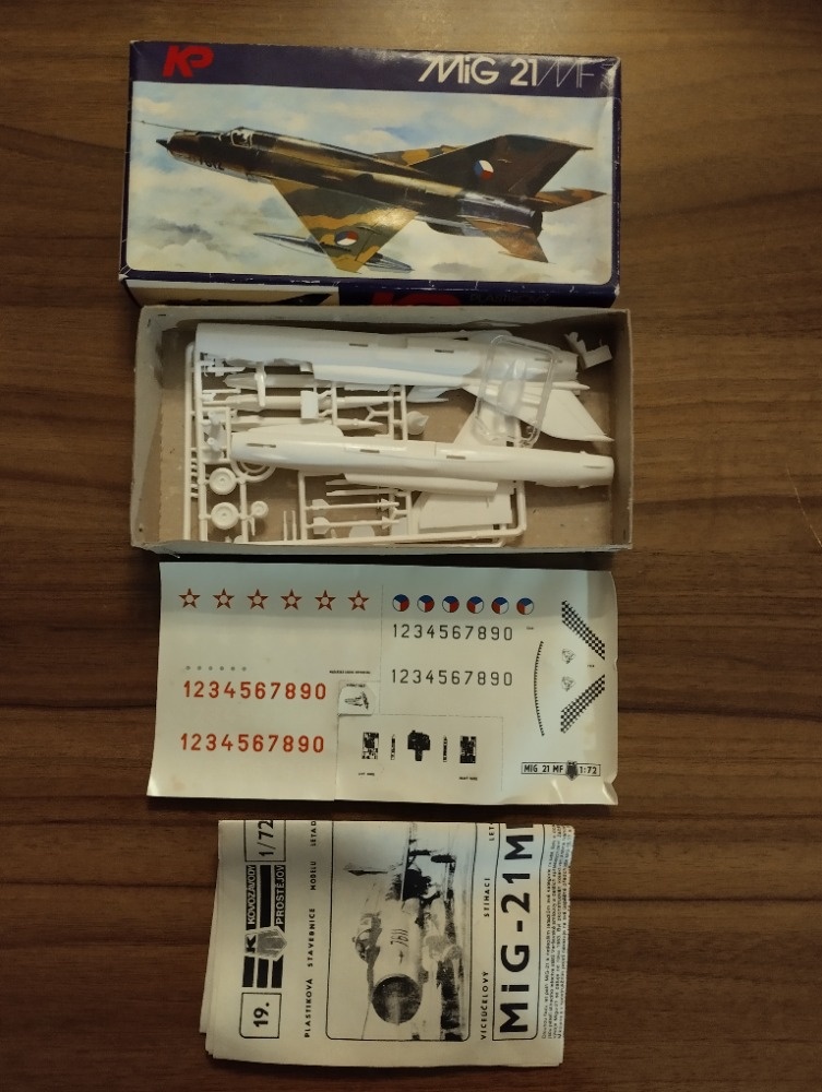 Modely letadel,KP, plastové stavebnice. - 6