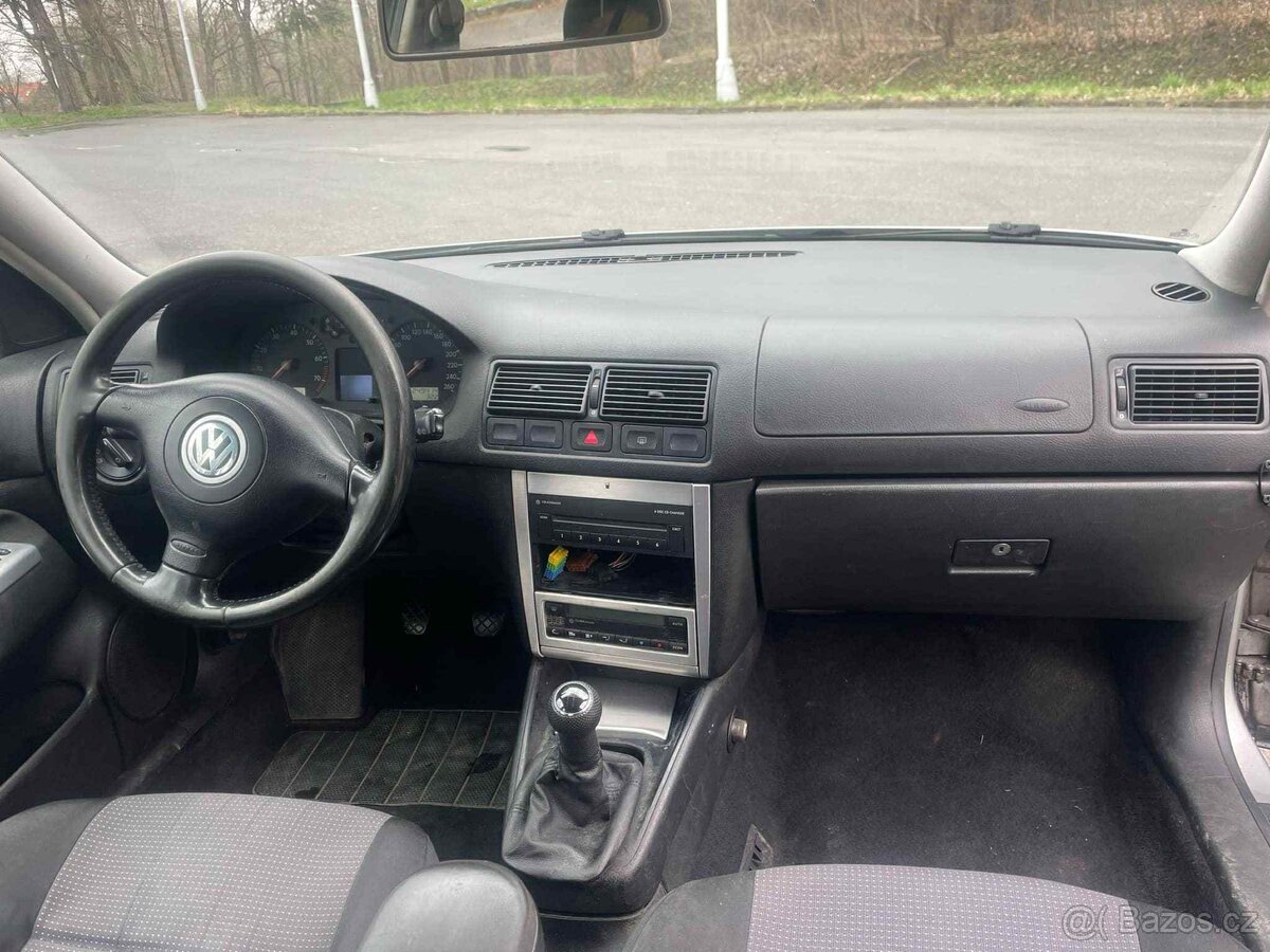 VOLKSWAGEN GOLF IV 1.6 BENZÍN - 6