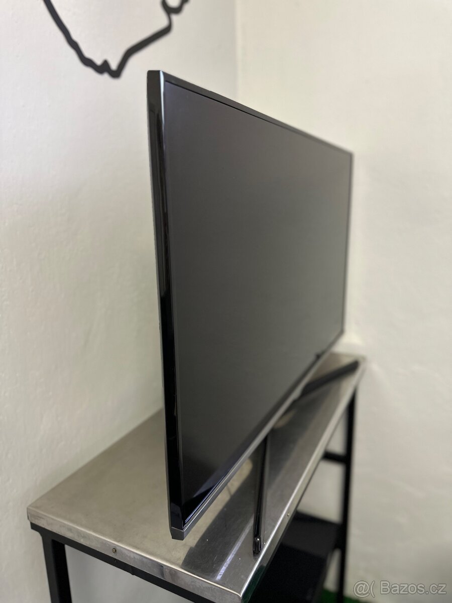 Xbox One 1TB + 2x ovladač + TV Samsung - 6